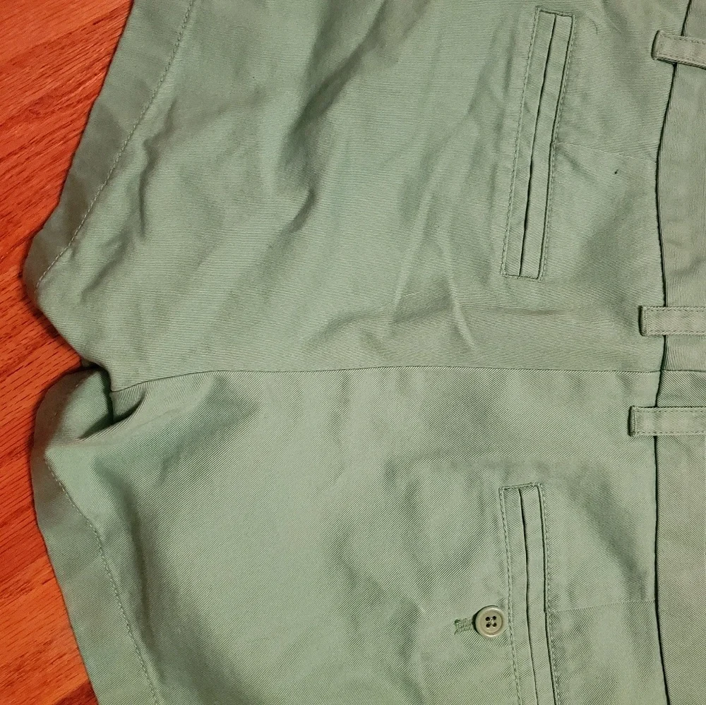 🌸 J.Crew Light Green Chino Shorts Size 4 Summer Preppy ~ Dopamine Resortwear